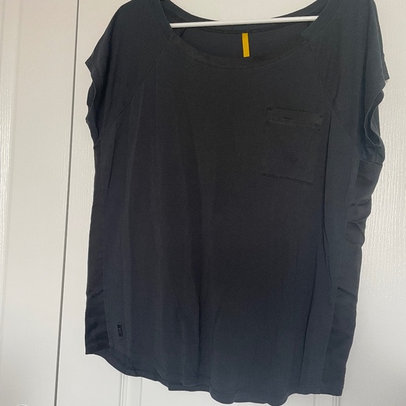 Black Lolë T-shirt - Picture 1 of 2